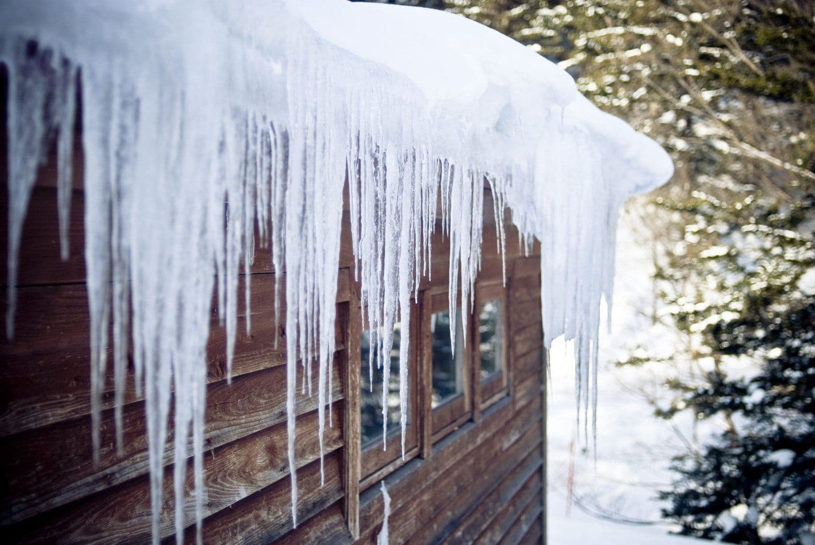 4-Common-Roof-Damages-in-Winter-2-scaled